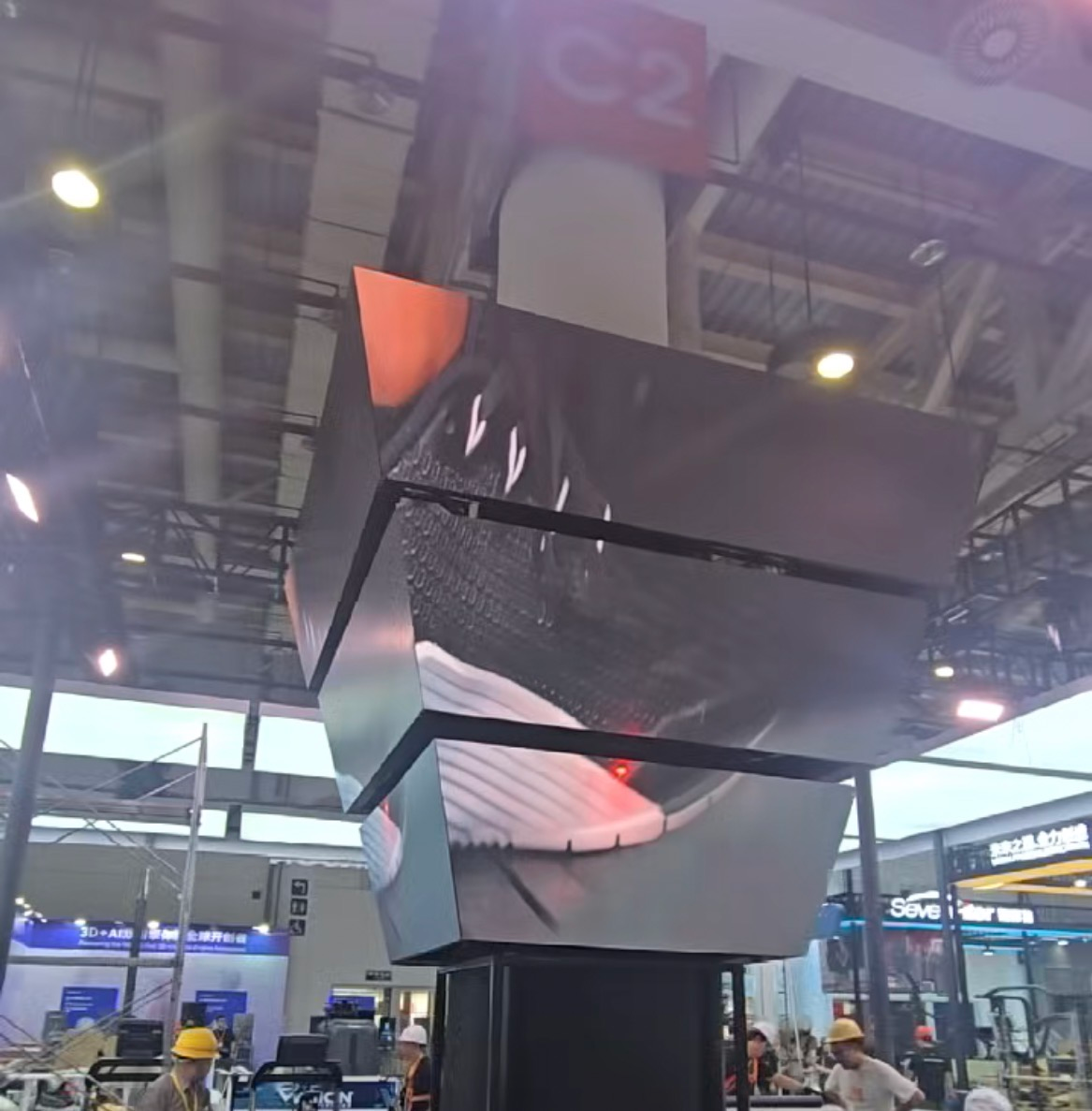 昭通展会四面梯形异形 LED 分屏独立展示项目